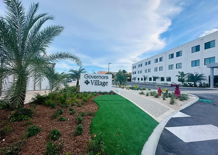 Governors Village - 1,2,3 & 4 Bedroom Apartments On Seven Mile Beach Corridor