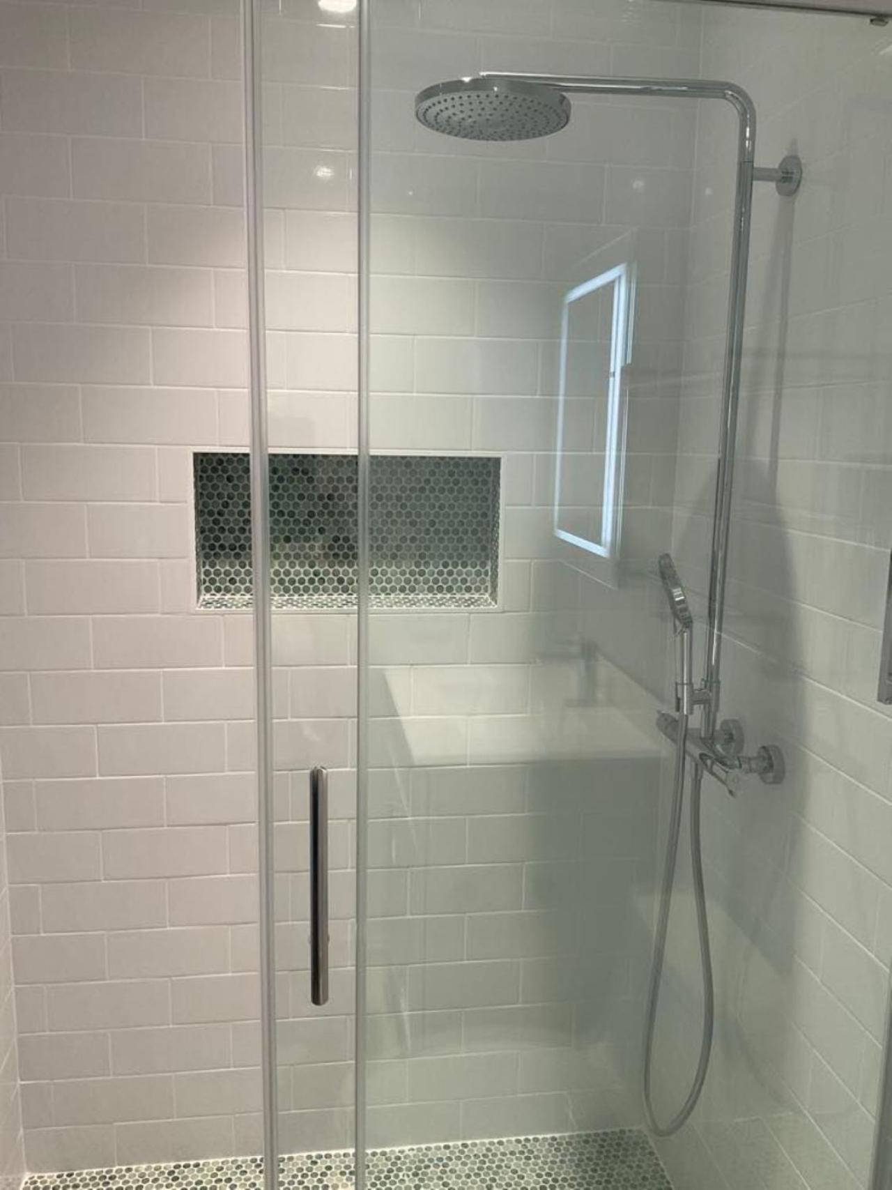 Governors Village - 1,2,3 & 4 Bedroom On Seven Mile Corridor Hotel