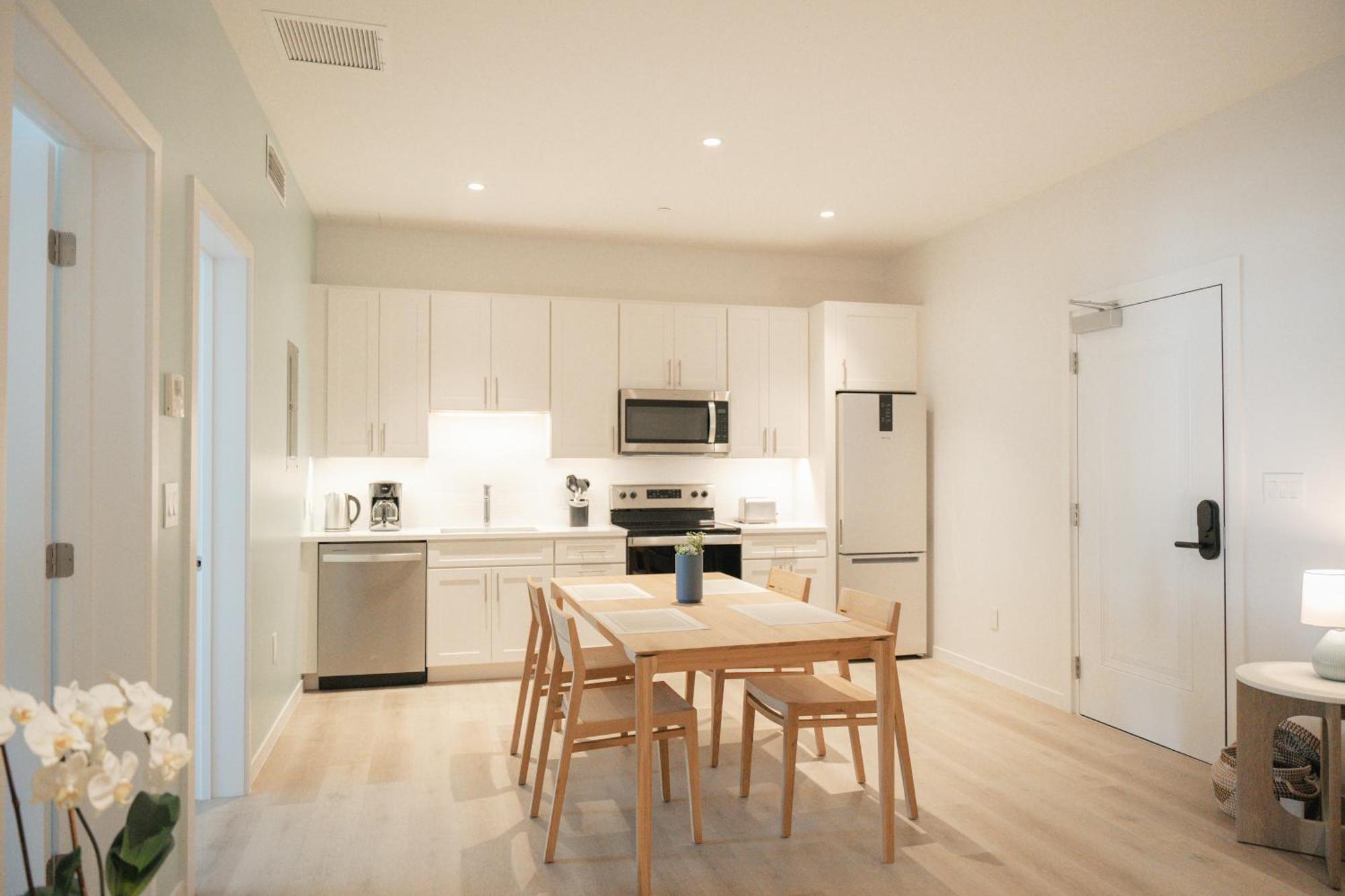Governors Village - 1,2,3 & 4 Bedroom On Seven Mile Corridor * George Town