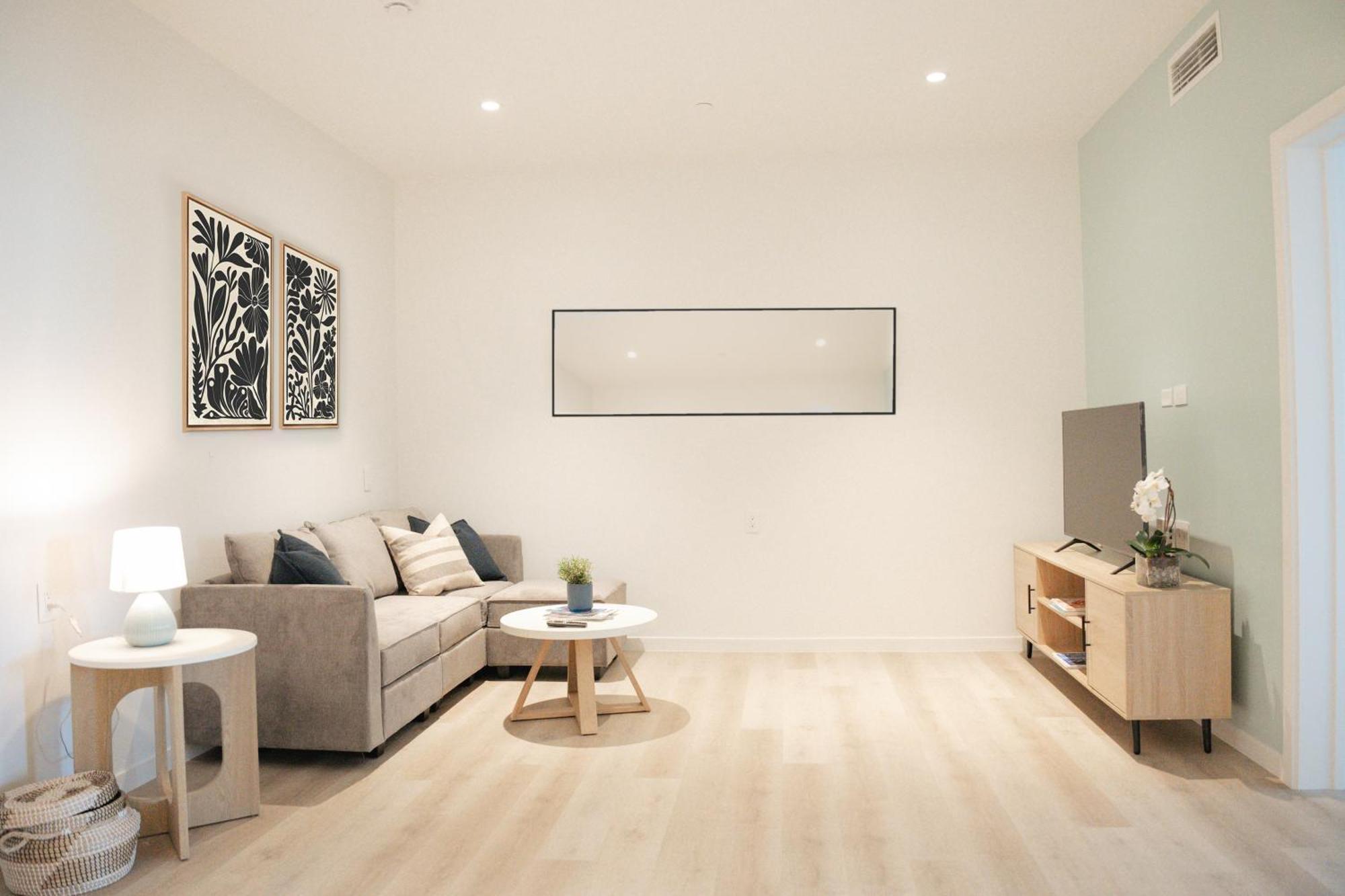 Governors Village - 1,2,3 & 4 Bedroom On Seven Mile Corridor * George Town