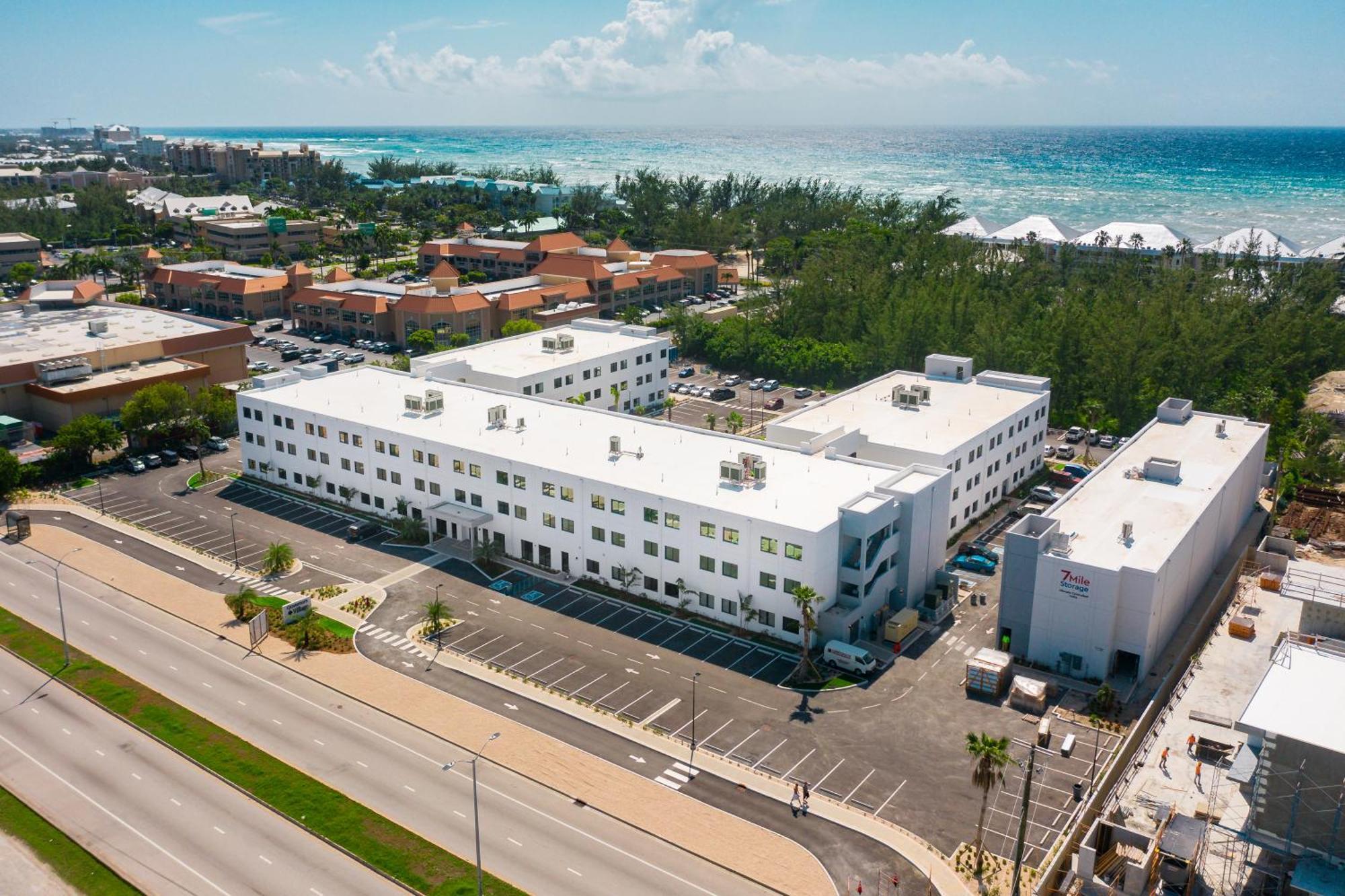 Governors Village - 1,2,3 & 4 Bedroom On Seven Mile Corridor Hotel