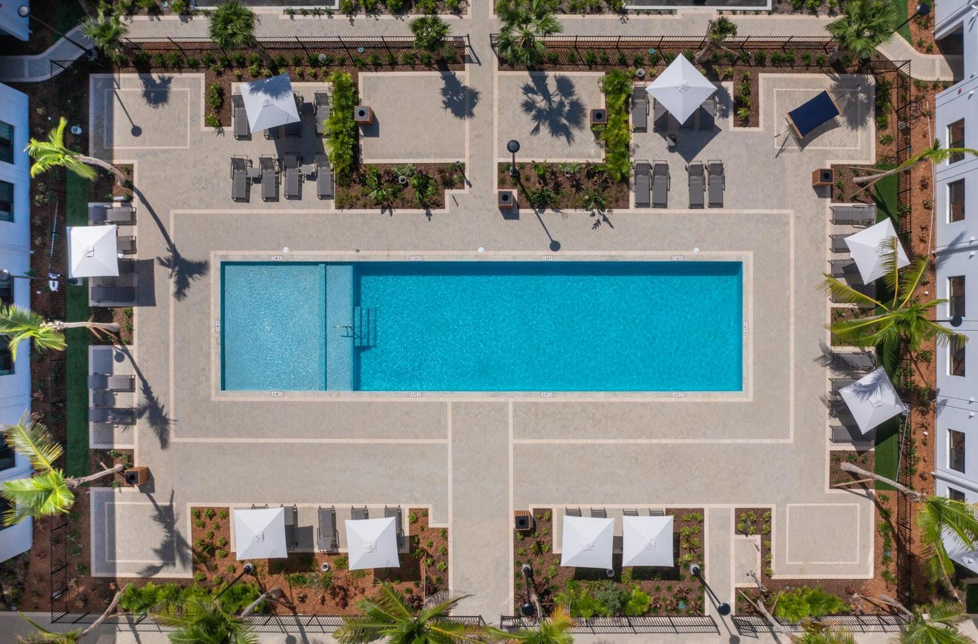 Hotel Governors Village - 1,2,3 & 4 Bedroom On Seven Mile Corridor