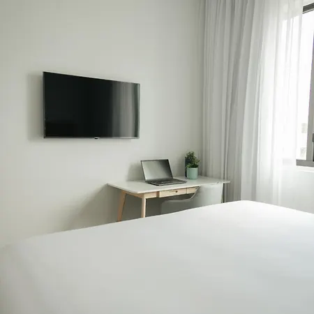 Governors Village - 1,2,3 & 4 Bedroom Apartments On Seven Mile Beach Corridor George Town Room photo