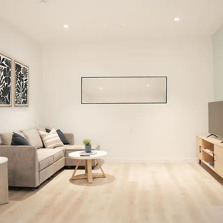 Governors Village - 1,2,3 & 4 Bedroom Apartments On Seven Mile Beach Corridor George Town Room photo
