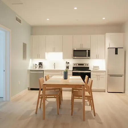 Governors Village - 1,2,3 & 4 Bedroom Apartments On Seven Mile Beach Corridor George Town Room photo