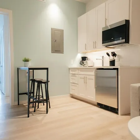 Governors Village - 1,2,3 & 4 Bedroom Apartments On Seven Mile Beach Corridor George Town Room photo