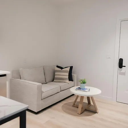 Governors Village - 1,2,3 & 4 Bedroom Apartments On Seven Mile Beach Corridor George Town Room photo