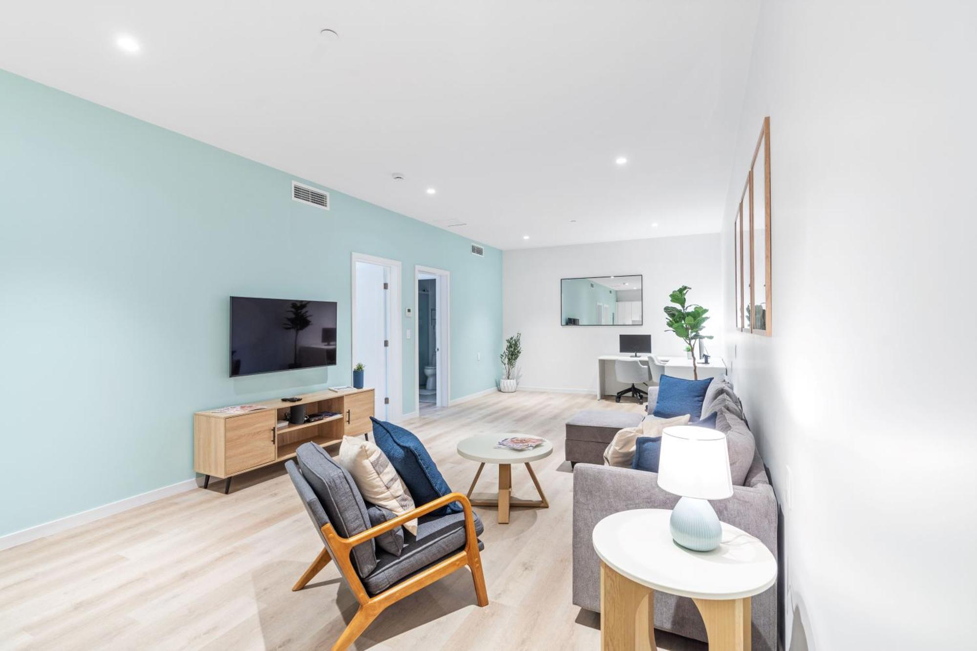 Governors Village - 1,2,3 & 4 Bedroom On Seven Mile Corridor Hotel George Town